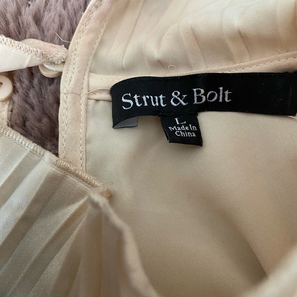 Strut and Bolt Blouse- Large - Picture 4 of 4